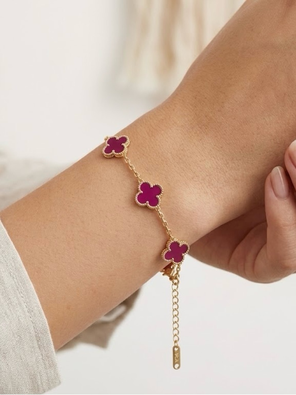 Magenta Clover Motif Chain Bracelet - Picture 1 of 3